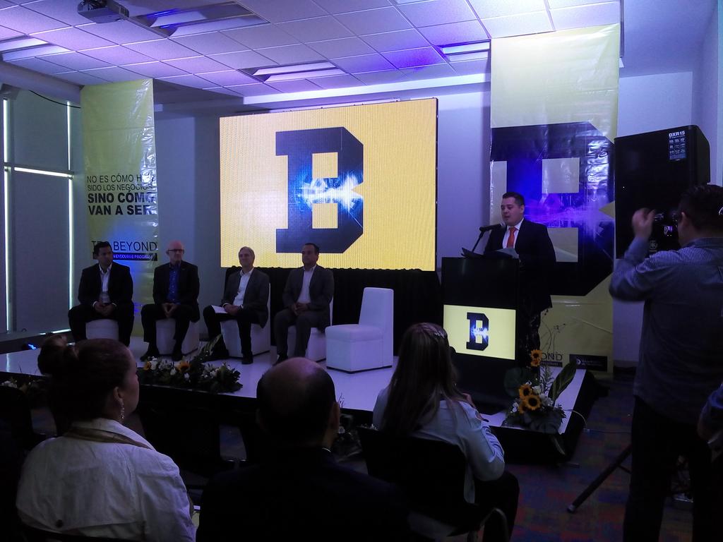 ValorAgregadoam's tweet image. .@ilucateroc da mensaje de bienvenida a la segunda generación de #TecBeyond en @TECCampus_Leon