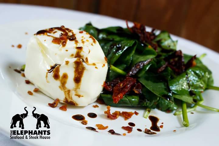 ElephantsPlaya's tweet photo. Tenemos una variedad de ensaladas para todos los gustos, vengan les esperamos en #TheElephantsPlaya https://t.co/8izzAntHEq