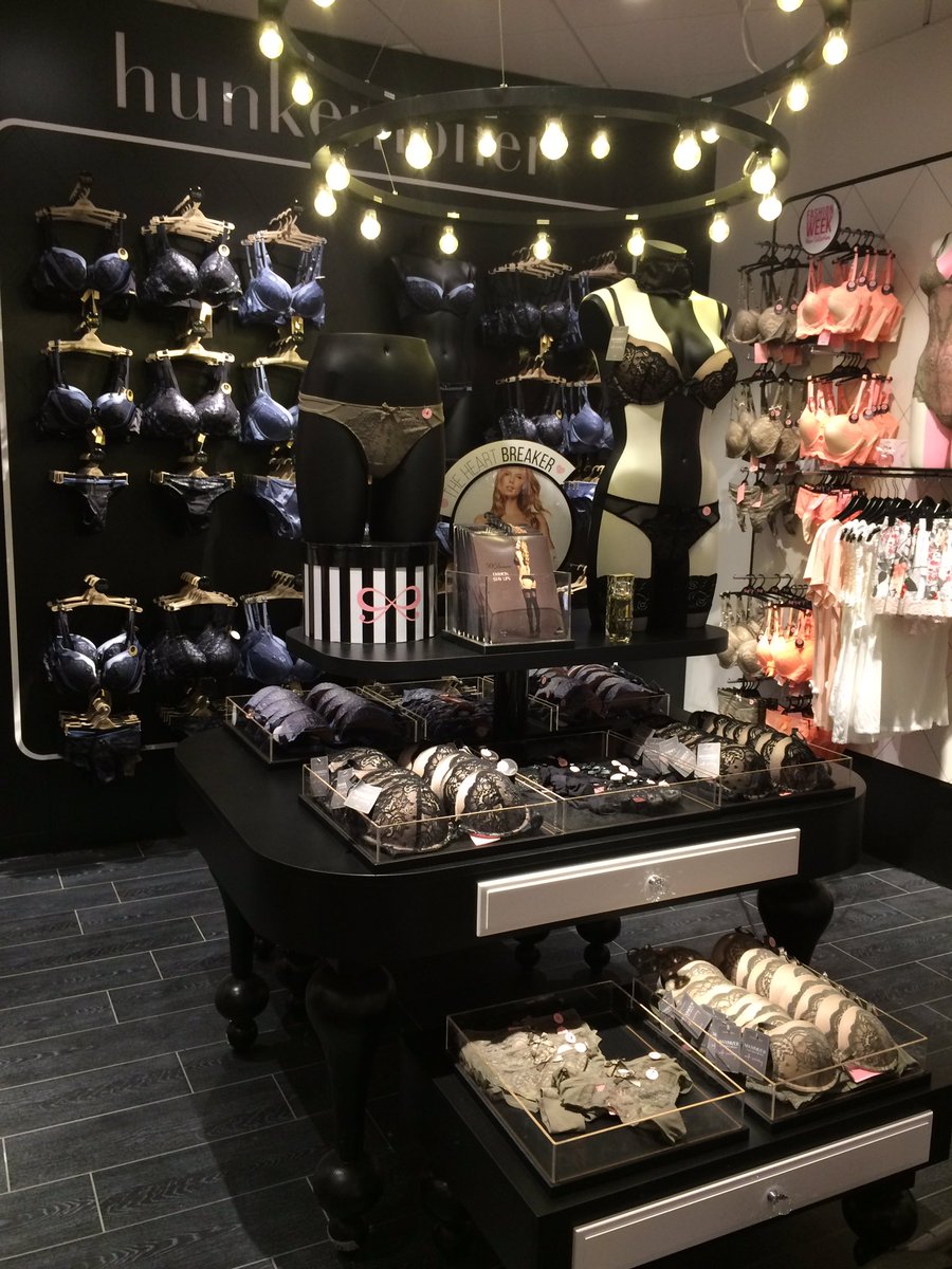 SneakPeek new <a href="/Hunkemoller/">Hunkemöller</a> store in #Hundige #Denmark <a href="/Alidaline1201/">Alida Christiansen</a> @SorenThomsenHKM <a href="/P_Mountford/">Philip Mountford</a> <a href="/FSorgdrager/">Floor Sorgdrager</a>