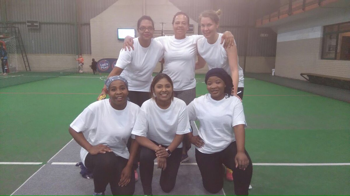 StaceyBalaji's tweet photo. Glad to be #TeamSiemens #ActionNetball #10All https://t.co/zZQWEQLIHd