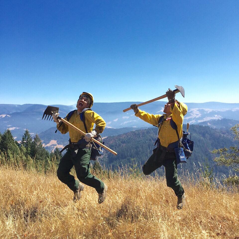 TheCalGuard's tweet photo. Our #handcrews containing the #wildfires are due to switch out soon. Think they are happy to be going home? https://t.co/T6XVDS9I0n