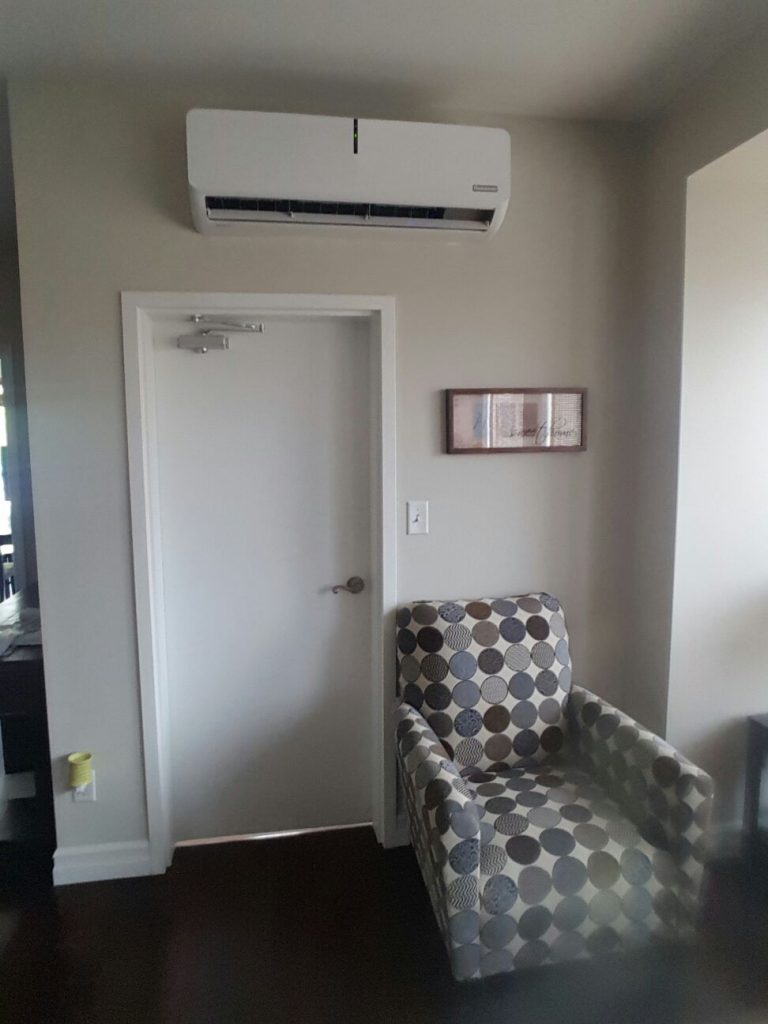 HawkHomeService's tweet image. Ductless Home/Office Heating Air Conditioner Split type - hawkhomeservices.ca/ductless-homeo… -