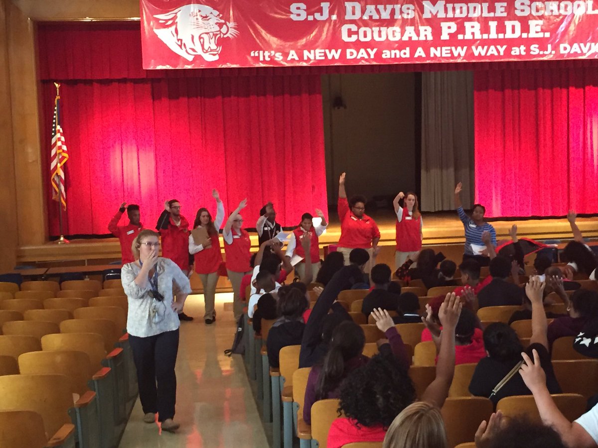 ccaesar02's tweet photo. Davis MS City Year team launching their after school programs. Good times getting ready to roll. @CityYearSA https://t.co/p0xGRjN86j