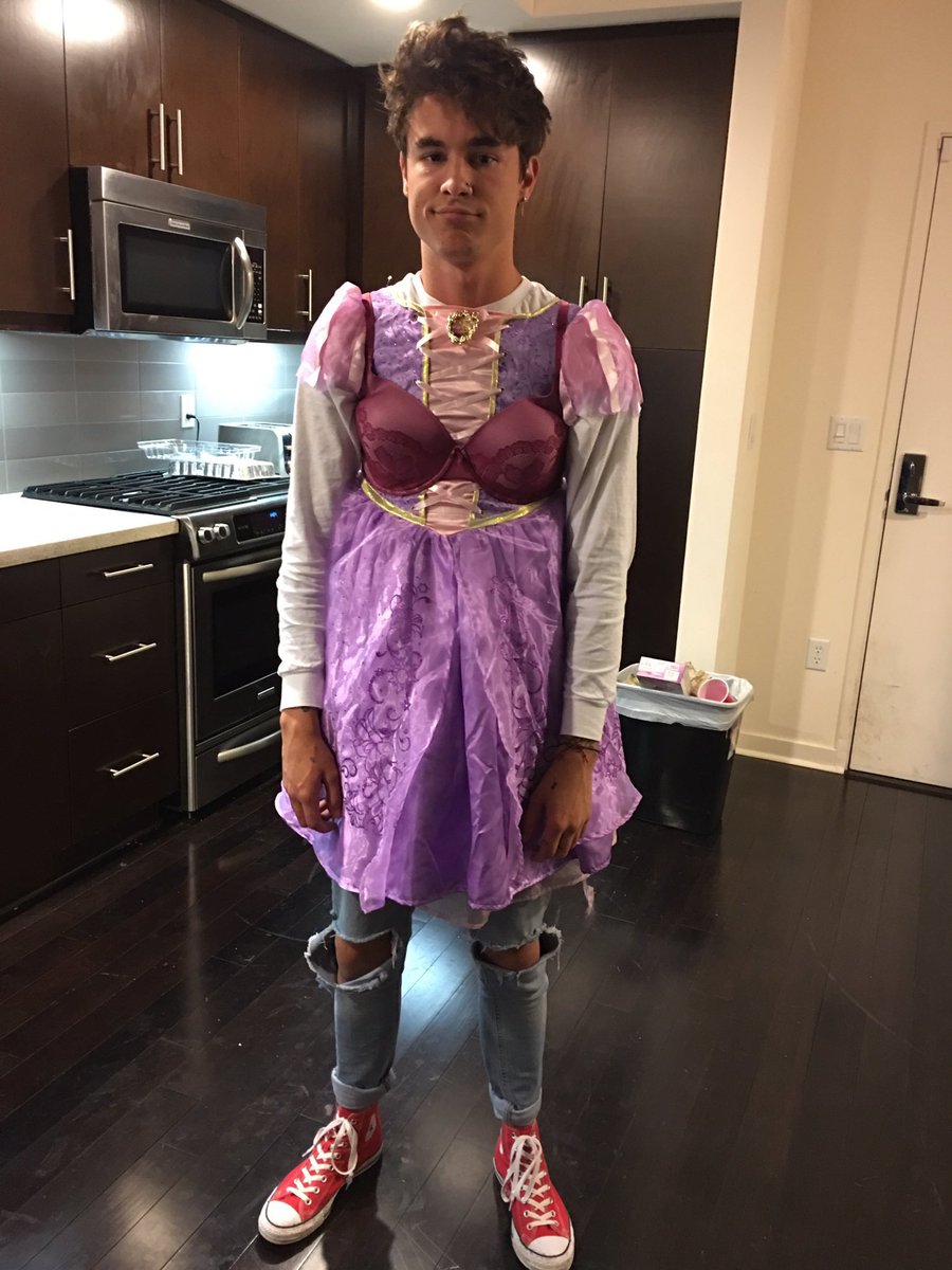 lostboylawley's tweet photo. who wore it better? rt for kian fav for rapunzel https://t.co/3v3UiTV9Ix