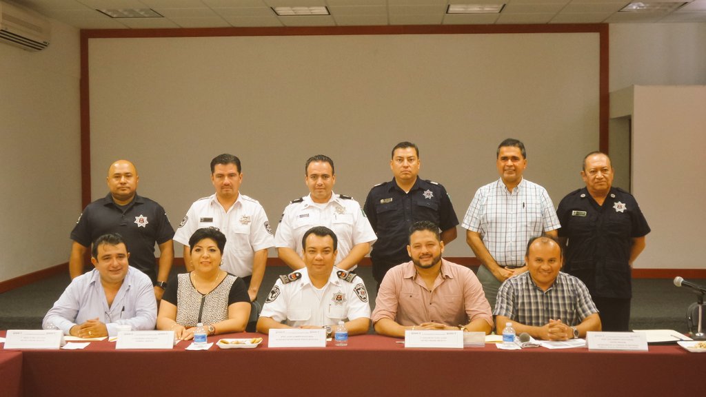 AlexLunaLopez's tweet photo. Reunión de trabajo con la@sspcancun  @jaimeongay @CAPI_MIRANDA @conejovp@Uglyduckyr @pedroquijada10 @RubenBa12702115 https://t.co/BfJ32gABOb