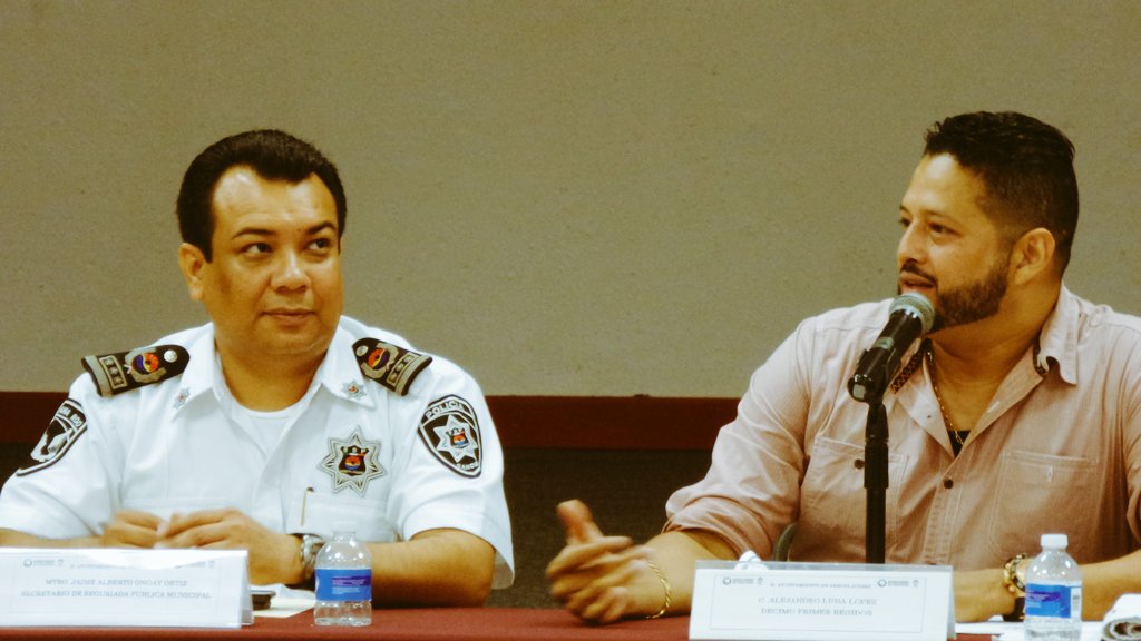 AlexLunaLopez's tweet photo. Reunión de trabajo con la@sspcancun  @jaimeongay @CAPI_MIRANDA @conejovp@Uglyduckyr @pedroquijada10 @RubenBa12702115 https://t.co/BfJ32gABOb