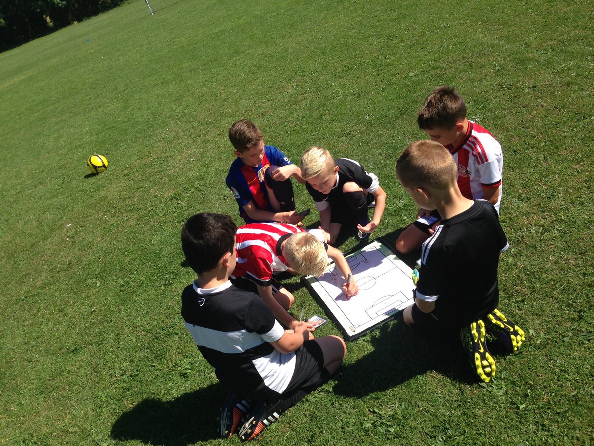 NathanBarnett07's tweet photo. Day 1 of @DurringtonFC Soccer School - Our U9/10 discussing & planning formation & tactics #Scenario #GiveOwnership https://t.co/p2H5xdPlm4