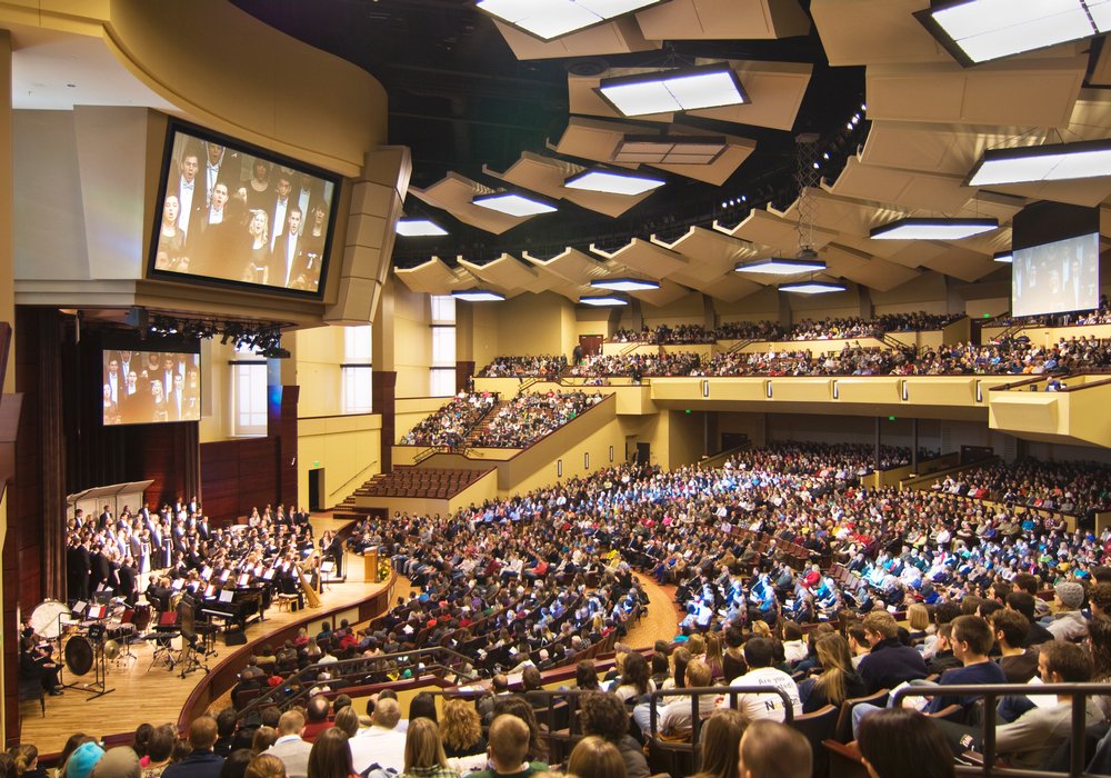 A small Chrisitian college in Indiana now has a 3,800-seat auditorium. <a href="/IndWes/">IndWes</a> ow.ly/sdbj302WbvJ