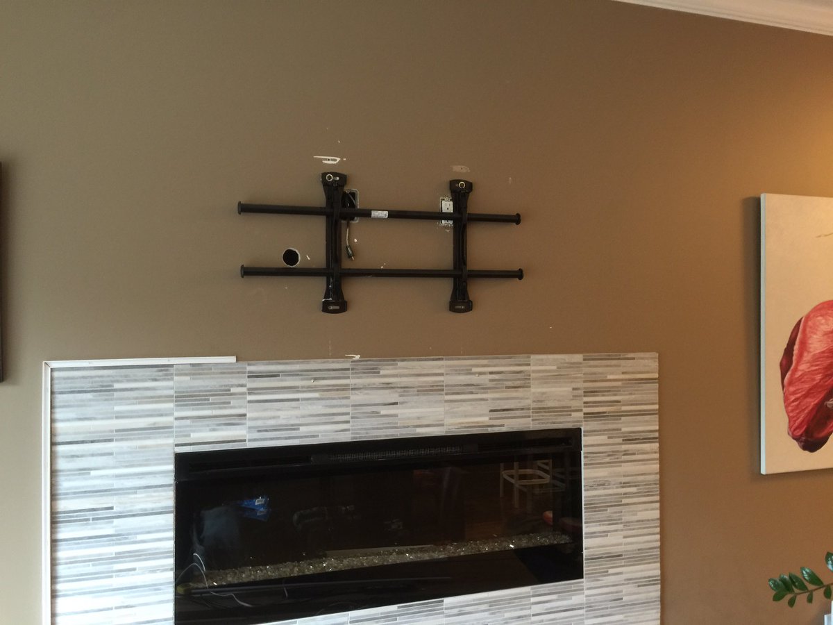 Zenwireinc's tweet photo. Removed old Sammy, mounted new 4k LG Oled TV. https://t.co/vMtYnDedoz