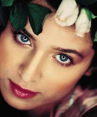 xmlothx's tweet image. سيمون في اي مضهر اجمل ؟