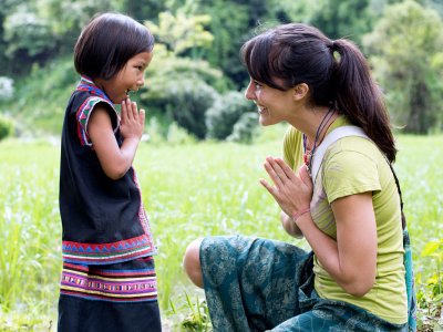 TravelEsquire's tweet photo. How to greet people in 19 countries around the world 🌏

#travel #traveltips #TravelTuesday  https://t.co/saovRpxI7c https://t.co/J2nhdWPXE1