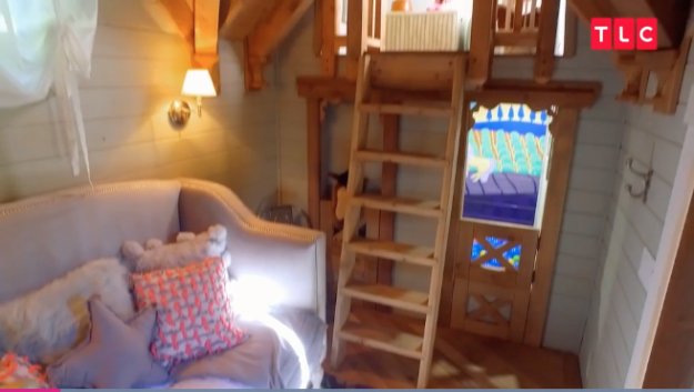 BuzzFeed's tweet photo. Riley Curry literally has the most epic playhouse of all time https://t.co/2ItFHviOvN https://t.co/3llkj1xTh9