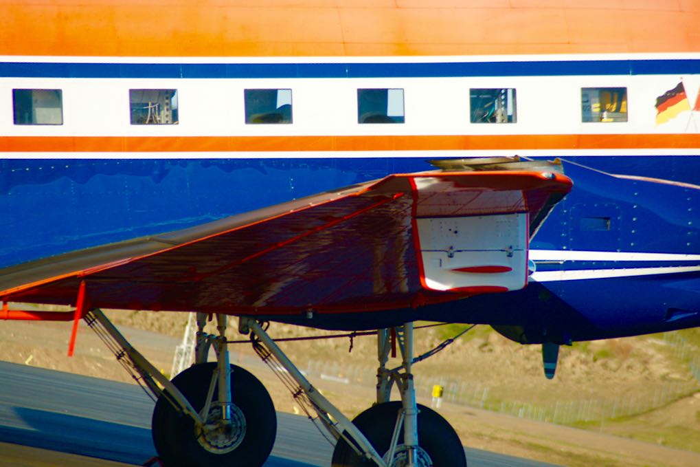 FrankReardon1's tweet photo. #YFBSpotters #IqaluitAirport #Nunavut #KennBorekAir #DC3T #CGAWI on AUG.20.2016 #Polar5 @arcticavion150 https://t.co/zDO8d8w2BS
