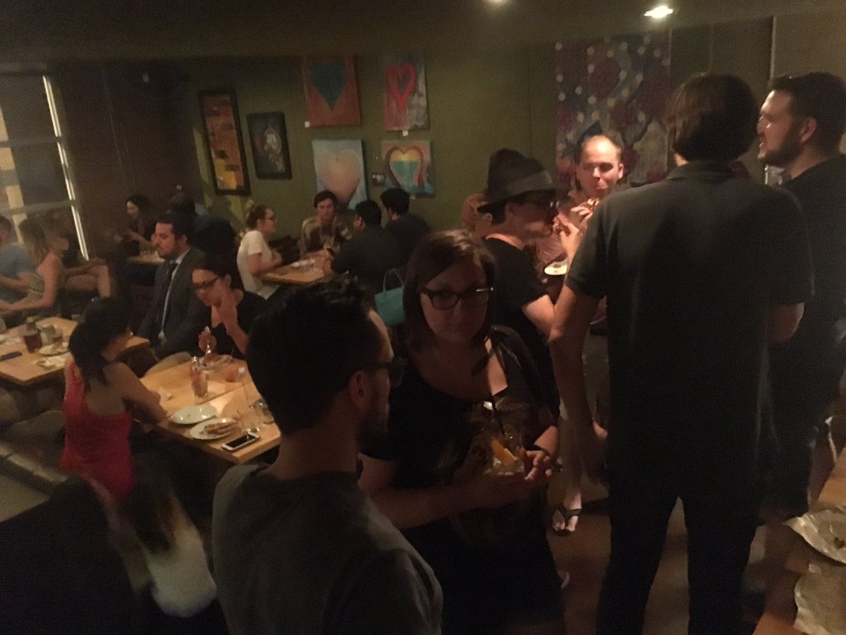 odeendomingo's tweet photo. There isn't a #coworking community like @cohootsphx's Thx @akosweb for sponsoring #hoothour! #yesphx @PizzaPeoplePhx https://t.co/OgU9vUXBbH