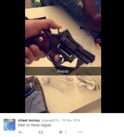 MacArthurRoast's tweet photo. @danielr214 This dude really loves showing off his BB guns Lmfao!! https://t.co/oUkRf6VJyu