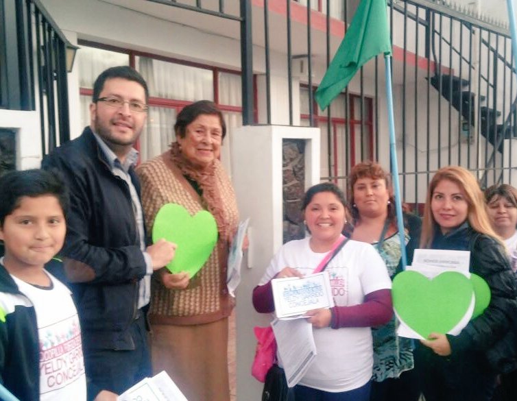 sanromanferna's tweet photo. Gran puerta a puerta esta tarde en Avenida 18 de Septiembre de Tocopilla https://t.co/38pkYadzxU