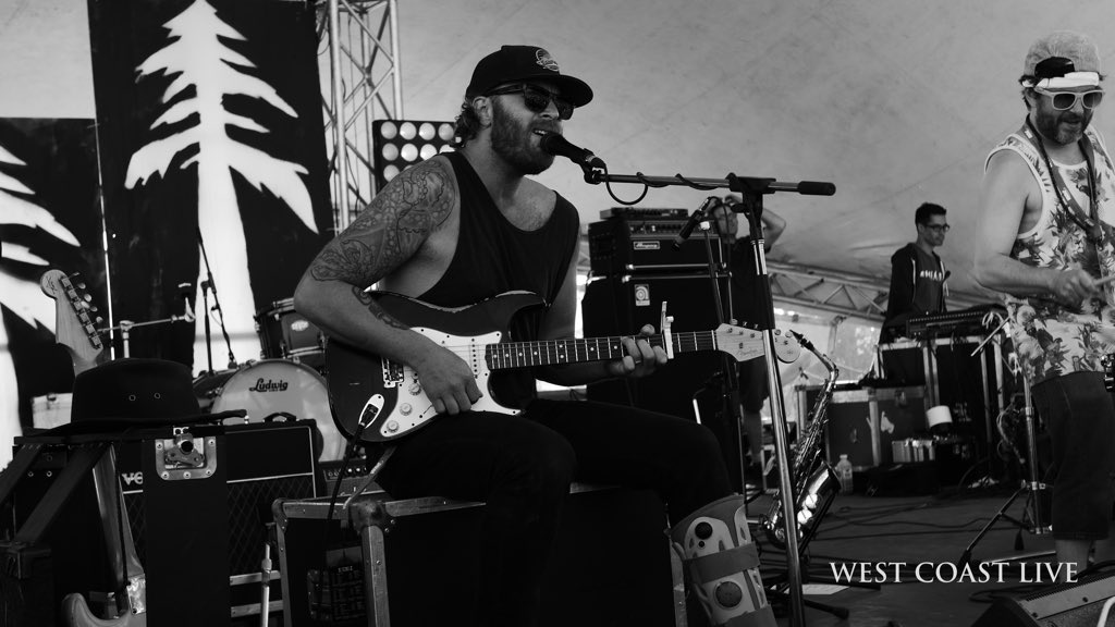 itswherewelive's tweet photo. This Friday @thedanielwesley is playing @legends_valley! Whoooo #legendsvalley https://t.co/0t2NskTQFg