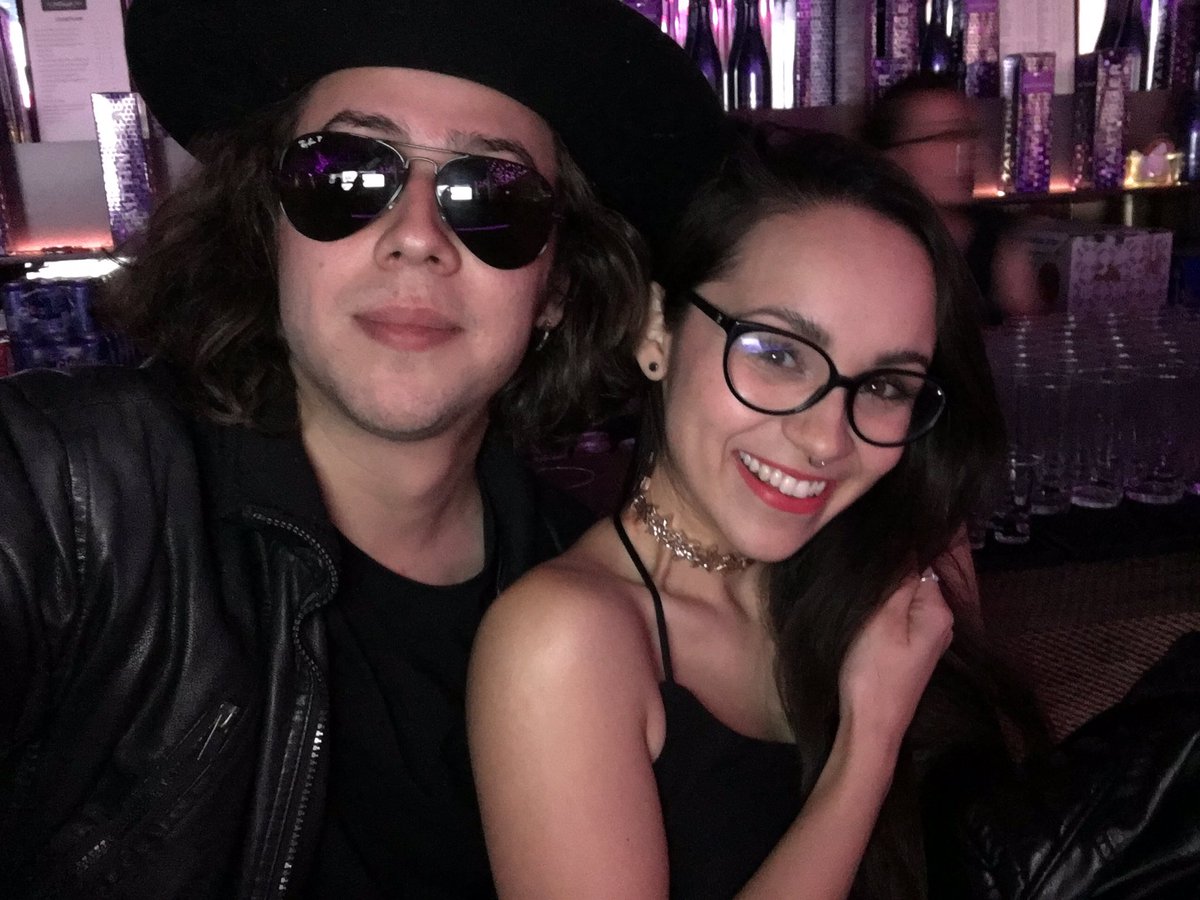 AlexXxStrecci's tweet photo. Fantasma y Strappy. https://t.co/pcBTjZd5fo