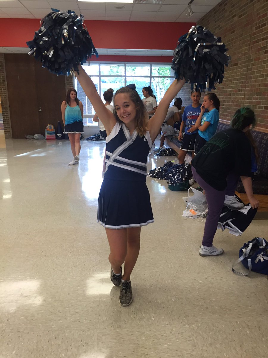 DevraAthanasiad's tweet photo. U could say we are excited #cheer2016 #yayFootball https://t.co/03evJjiE6W