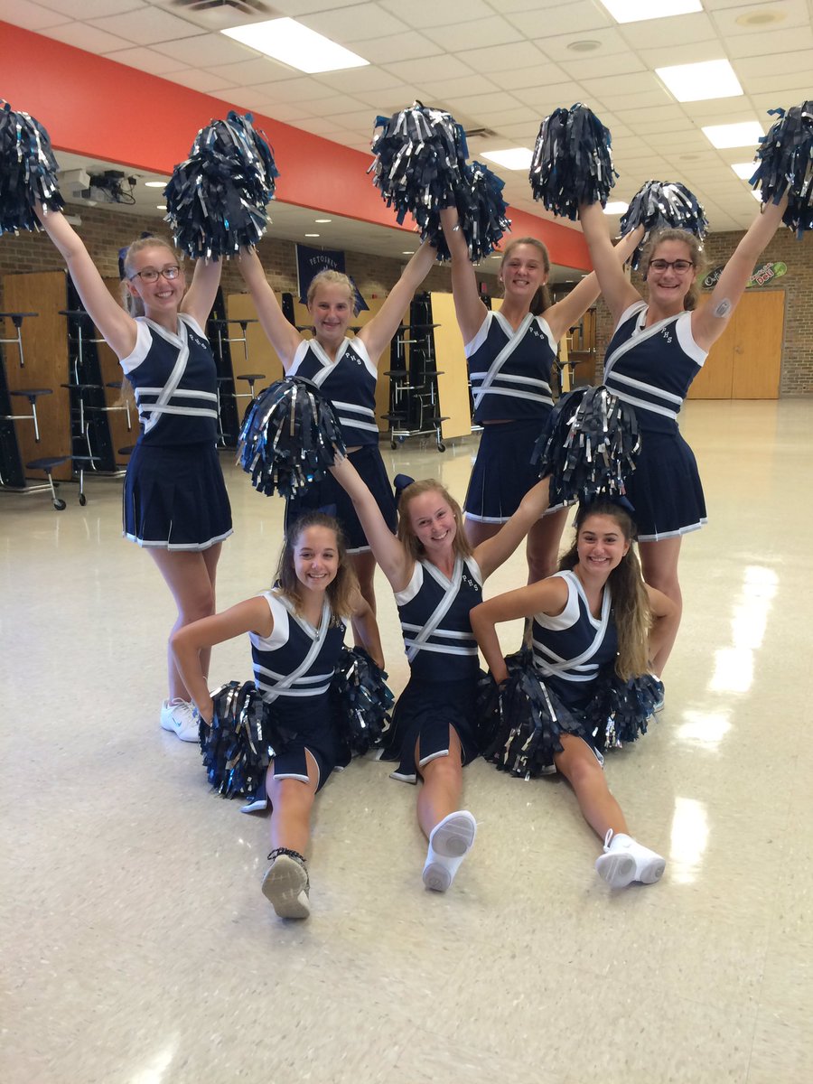DevraAthanasiad's tweet photo. U could say we are excited #cheer2016 #yayFootball https://t.co/03evJjiE6W