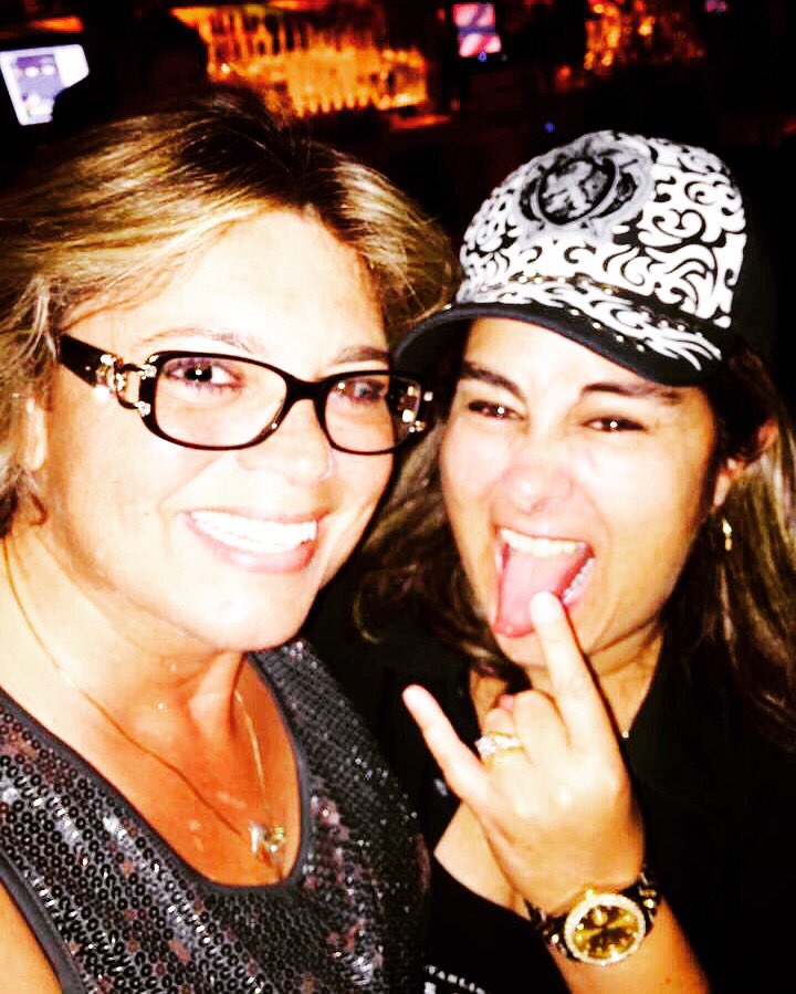 cosmicgongs's tweet photo. #rockinit at @TheCliqueLV at @Cosmopolitan_LV w/ @Piratewilson💥 #housemusic #deephouse #techhouse #dj #femaledj https://t.co/s3VLIUFJjN
