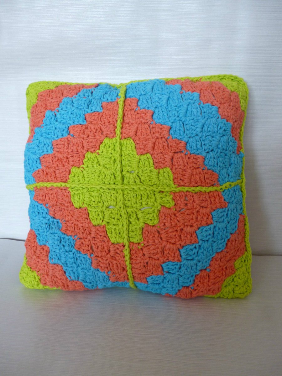 khaosandkismet's tweet photo. Crochet cushion, cotton cushion, pillow https://t.co/m71GAuseOc #UniquelySam #ColorfulCushion https://t.co/0rnGsB0enJ