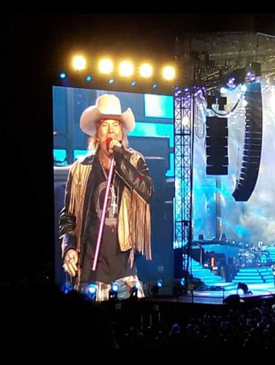 ja_arcega's tweet photo. @elwarpig  Cuando vas a ver a GNR y andas tan marihuano que no sabes si estas viendo a Lalo Mora,TexTex o el Recodo. https://t.co/HEbWhUtEhQ