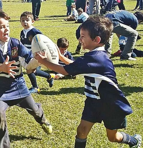 Willyelprofe's tweet photo. José dando un pase, como un #MiniJuani. M6 La Salle Rugby Santa Fé. @HERNANDEZJUANI @LaSalleJobRugby https://t.co/GSEhDiqotW