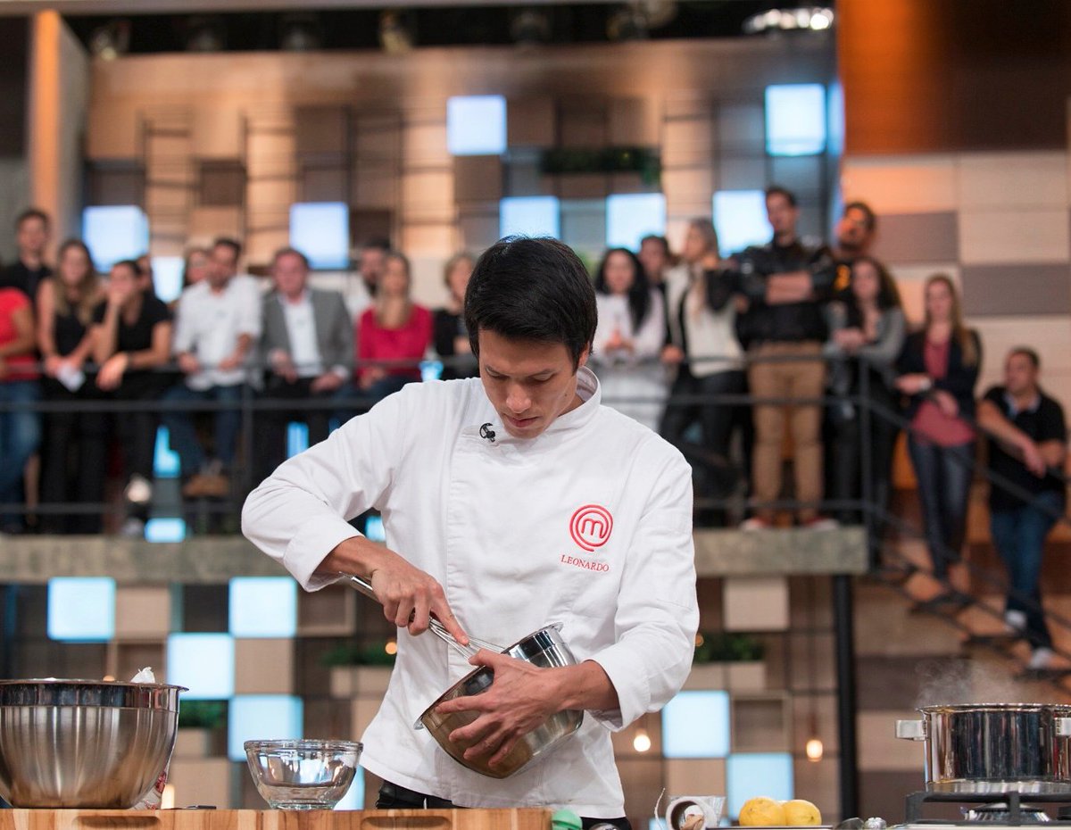 leoyoungchef's tweet photo. Está chegando, sem palavras para descrever essa emoção! #TeamLeo na torcida #GanhaLeonardo! #MasterChefBr https://t.co/lIuQ8XhlfN