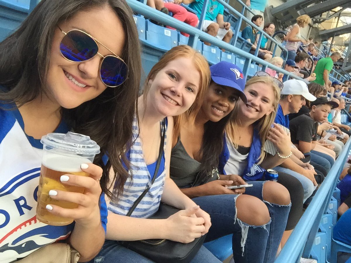 jaclyncrump's tweet photo. Love us some blue jays 💙 #TDTuesday @BlueJays https://t.co/MnHN7HbcYH