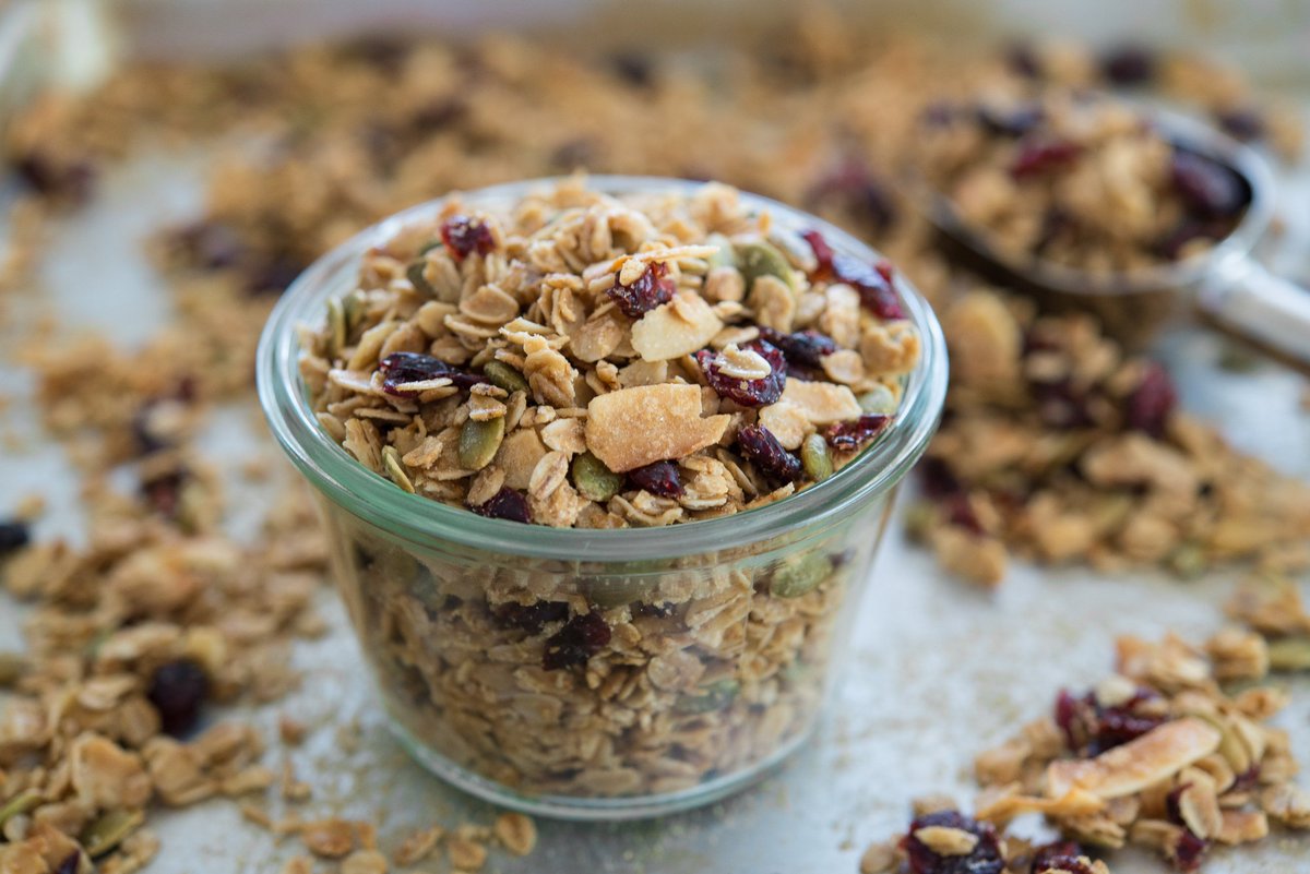 vichyvenezuela's tweet photo. ¡A comer granola! Esta mezcla de cereales aporta vitaminas, fibra y grasas saludables. #ConsejoVichy https://t.co/DpTBshgL4J