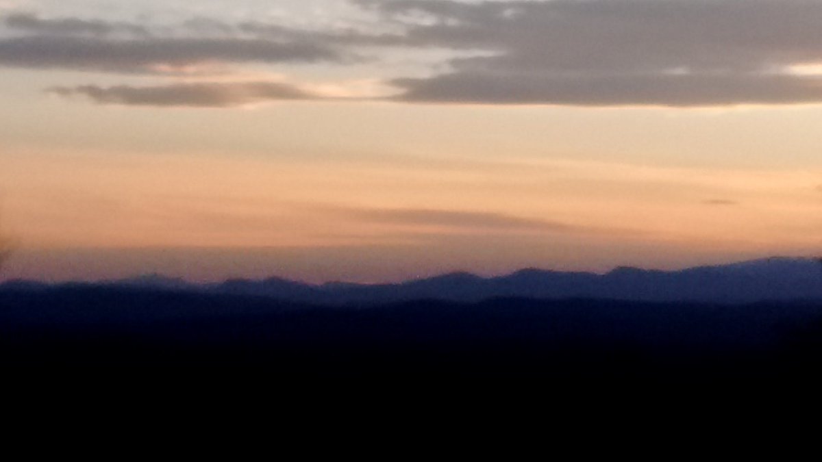 AmandaRaven5's tweet photo. Breathe taking watching this beautiful view. https://t.co/WfitbWVps4