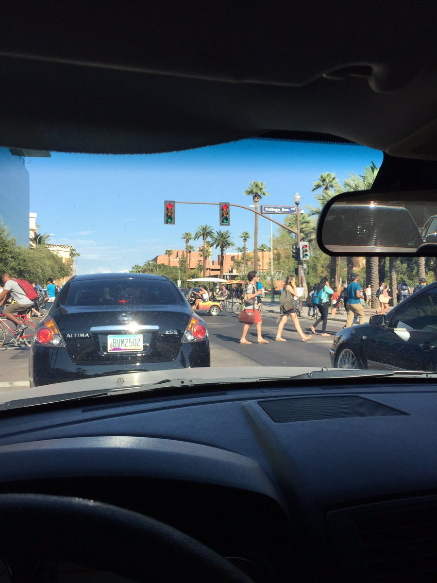 MrMeowChowTV's tweet image. First week of college traffic struggles #ASU #Traffic #RIPStream