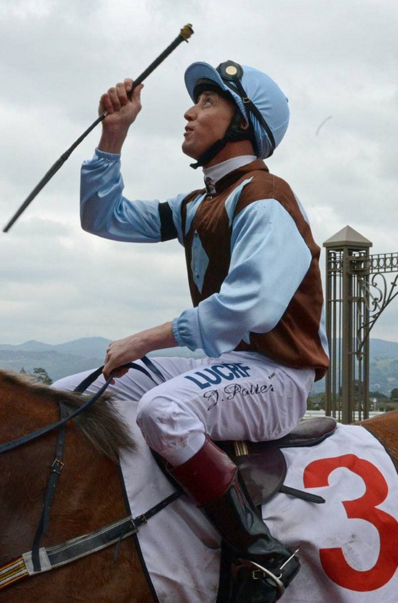 cycling4simone's tweet photo. Three years ago today: Simone's friend Justin Potter wins Simone Montgomerie Tribute @SAJockeyClub
Pics: Greg Irvine https://t.co/TgLhhtOqS3