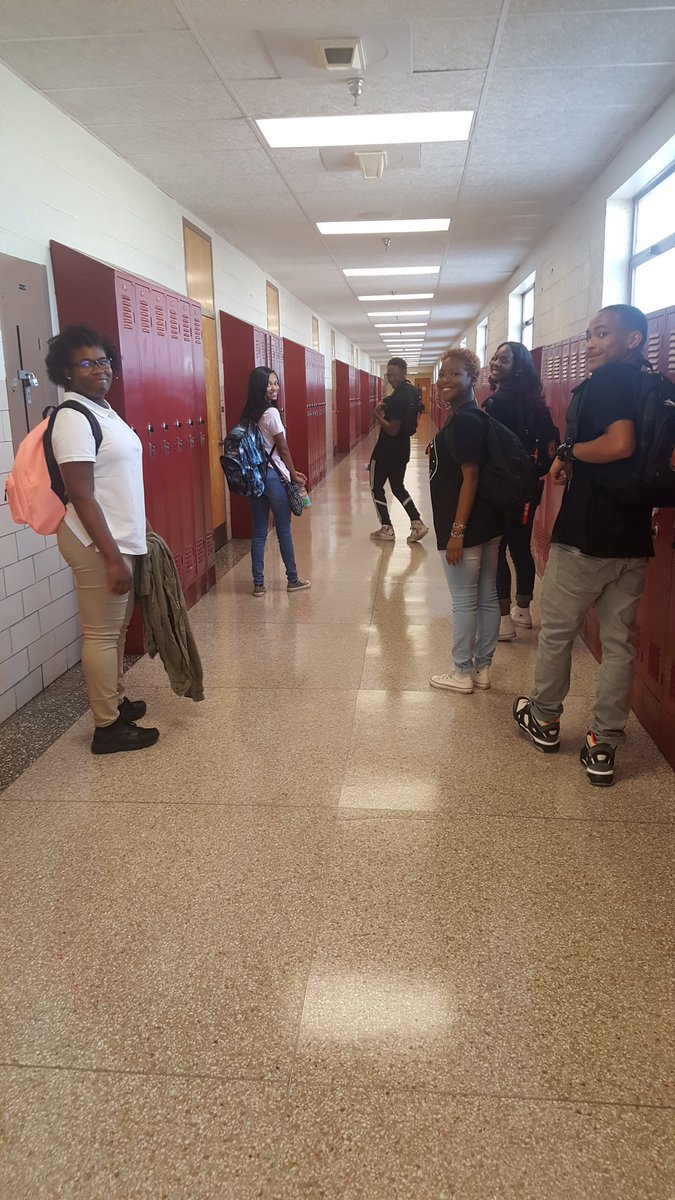 CromerTeacher's tweet photo. Suitland's College Summit Peer Leaders ROCK!! Orientation Day! #First48 #PeerForward #CollegeSummit https://t.co/Sp3NVBldpU