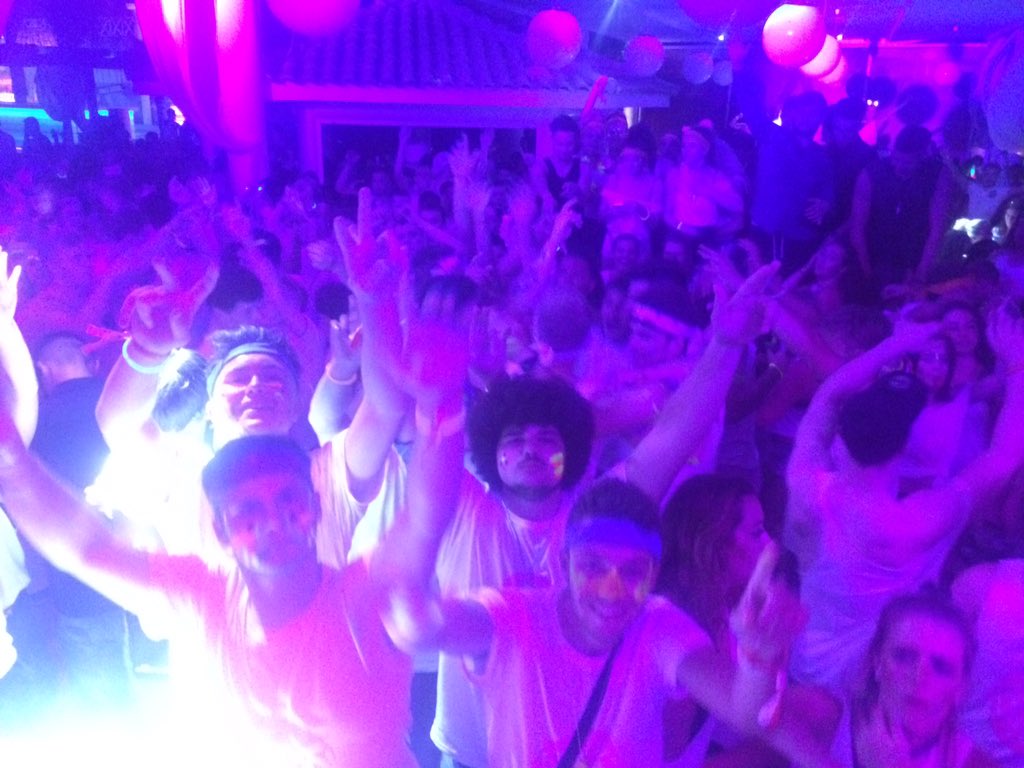 1MC_KIE's tweet photo. Tonight's show was insane Kavos 🇬🇷🙏🏽 @FullMoonKavos what a atmosphere @MajesticOnline Thank you https://t.co/CwqL7zgflR