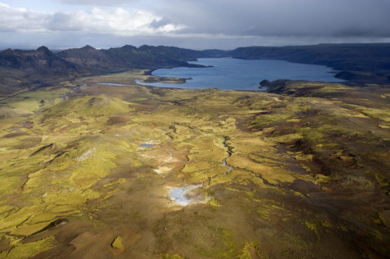 IcelandOffer's tweet photo. Plans to make littering Iceland’s highlands illegal https://t.co/PsHumUA1K5 https://t.co/EUTIykyUNL
