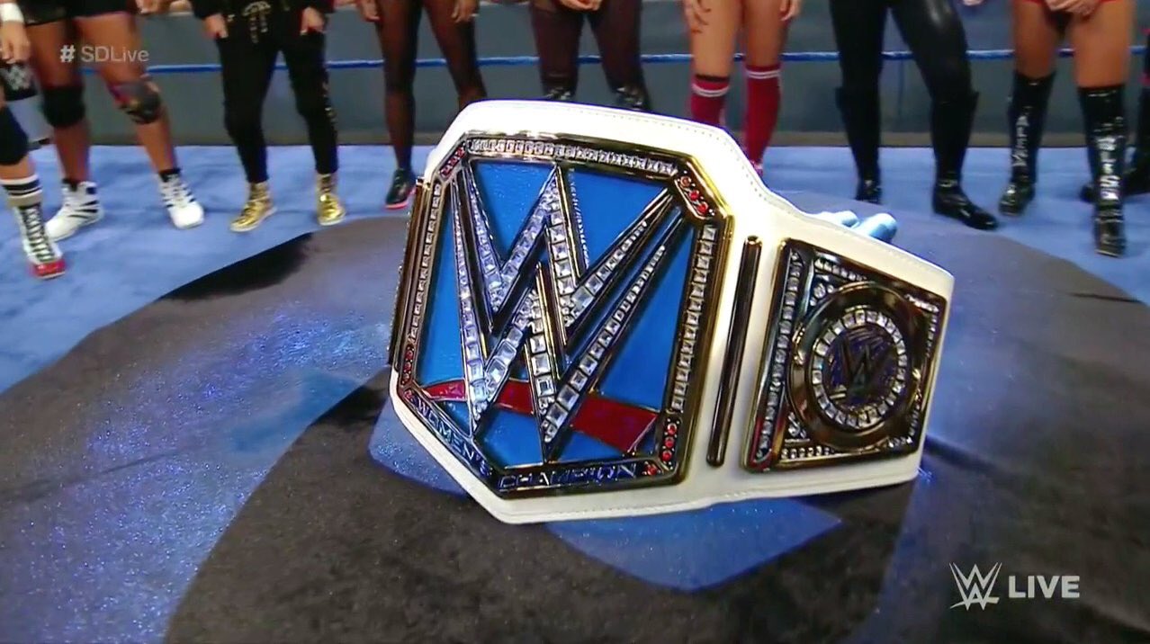 SmackDown revela novos Títulos Feminino e de Equipas