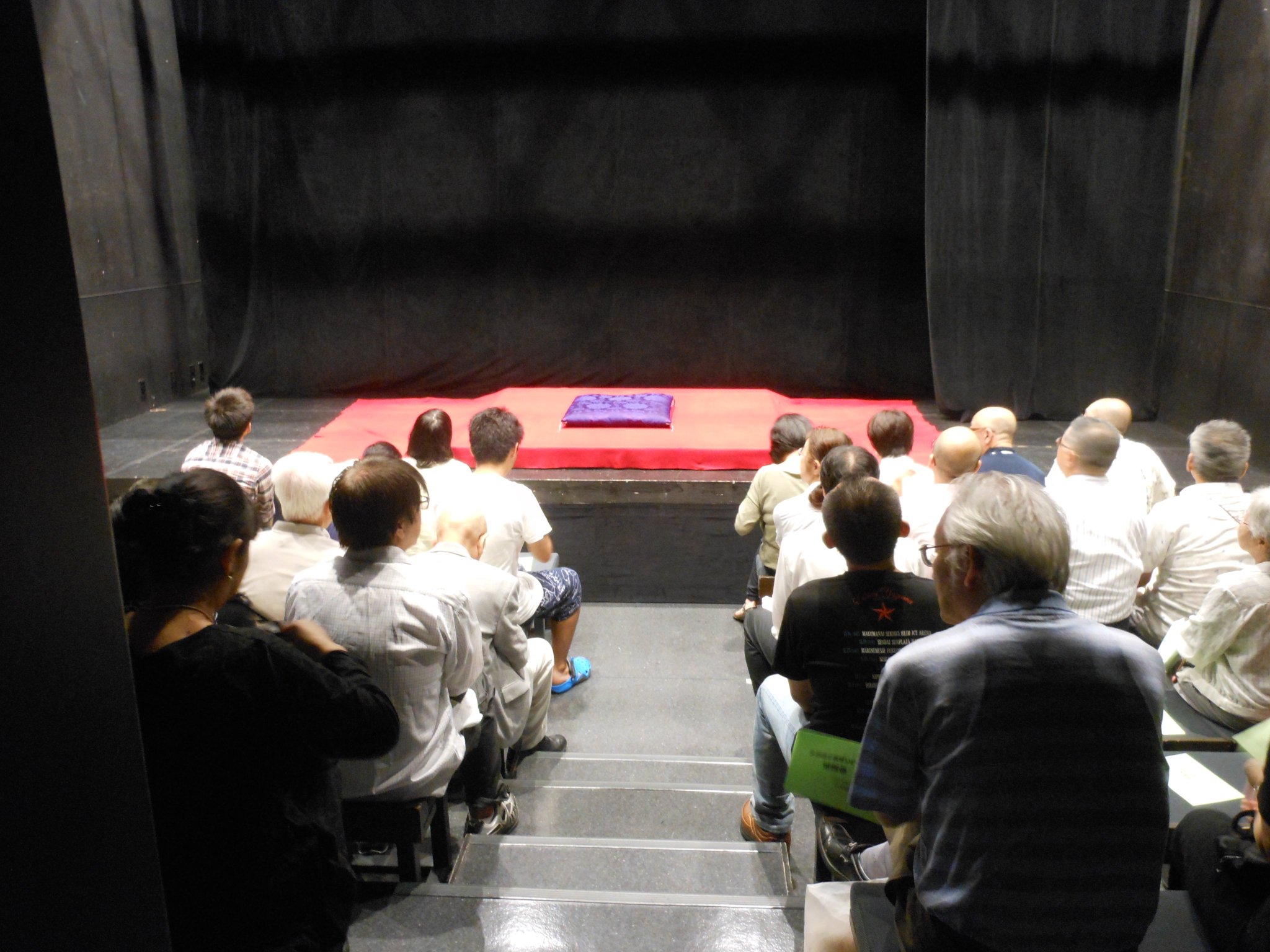 早稲田小劇場どらま館 No Twitter 8月22日 月 普段お世話になっております南門通り商店会及び近隣町会である和敬会の方々をお招きし 早稲田小劇場どらま館 落語会 を開催し 金原亭馬生師匠 金原亭馬久様にご出演いただきました 主催 学生生活課 演劇博物館