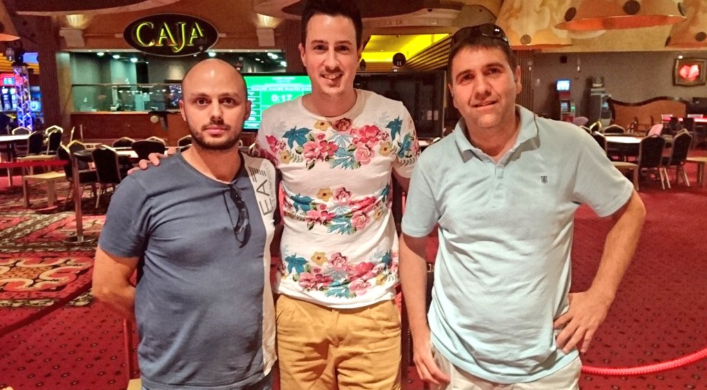 CasinoAranjuez's tweet photo. Los últimos tres mejores jugadores del #Clássic deciden pactar y descansar para poder jugar el #Pokertour mañana. https://t.co/0hydBmGPBl