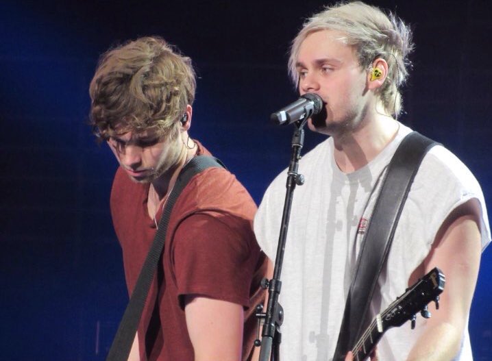 mukethingsus's tweet photo. muke backwards is hot https://t.co/HtQaMD4Jbk