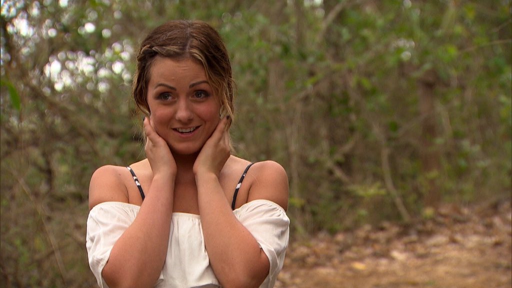 Afterparadise - Evan Bass - Carly Waddell- Isabella - Charlie - SM - Updates - Fan Forum - Page 2 Cqld5-MVUAANF_F