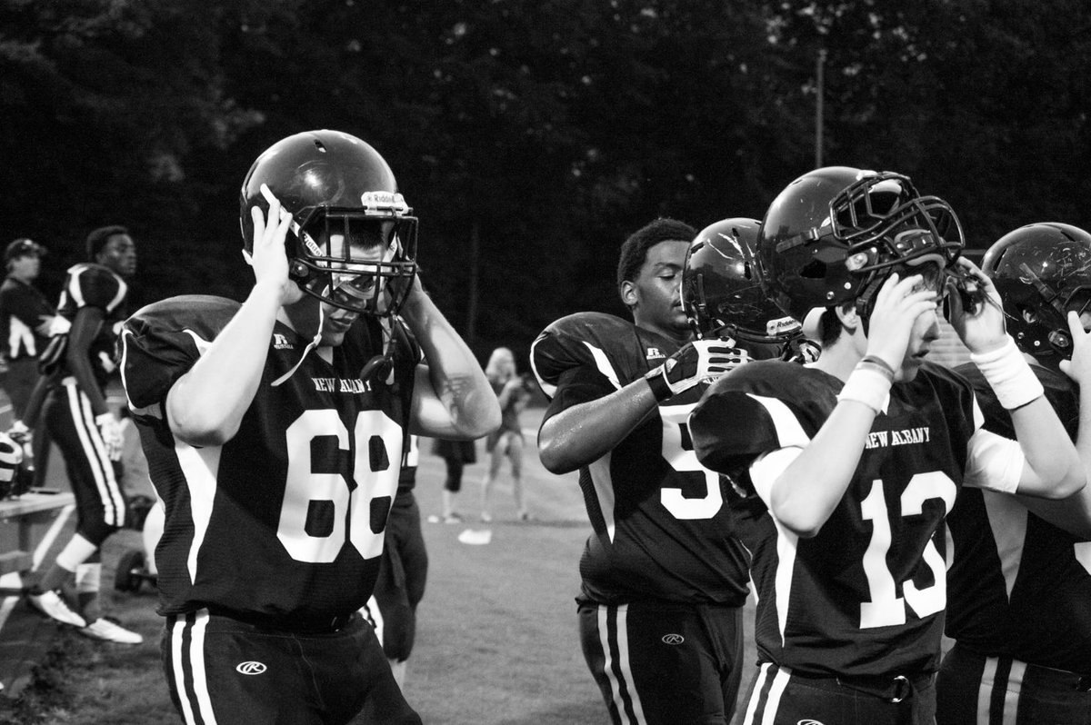 inayejournalism's tweet photo. Some photos from the last two games! @NAHSFball https://t.co/H7BjtRR0Uk