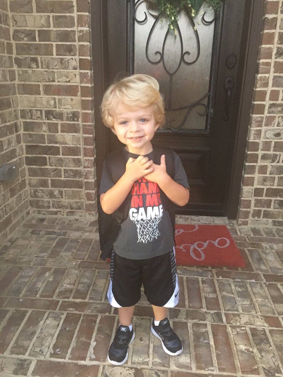 BellaCadelago's tweet photo. My little nugget started school today 😭 https://t.co/LcpeCka6Ea