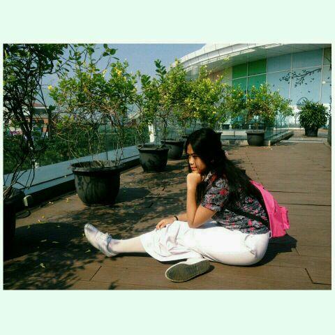 SarahLuthfiY's tweet photo. Join my LIVE > gabut on #BIGOLIVE. https://t.co/iE7MYOD56a https://t.co/NYujZoUfjm