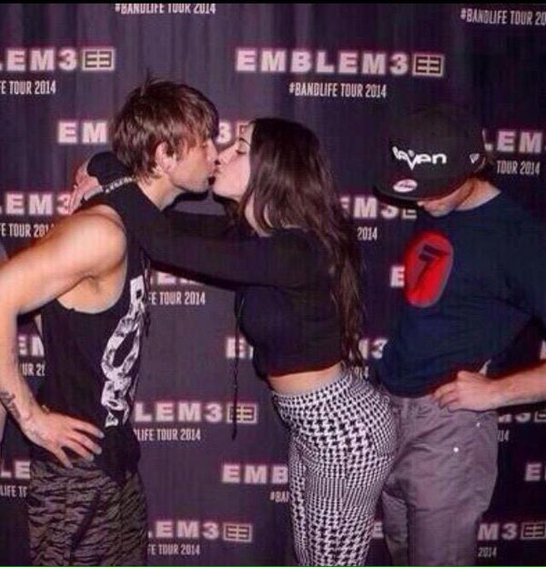 0ATMILKPLEASE's tweet photo. next pose for the upcoming meet and greet for the twins :) hope it's not too risky! https://t.co/OoLQS1vRNJ