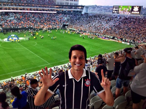 Corinthians's tweet photo. Se é mais um louco do bando, tem a nossa torcida! @MC3_Leonardo, boa sorte na final do #MasterChefBR! https://t.co/0TklJaQnE8