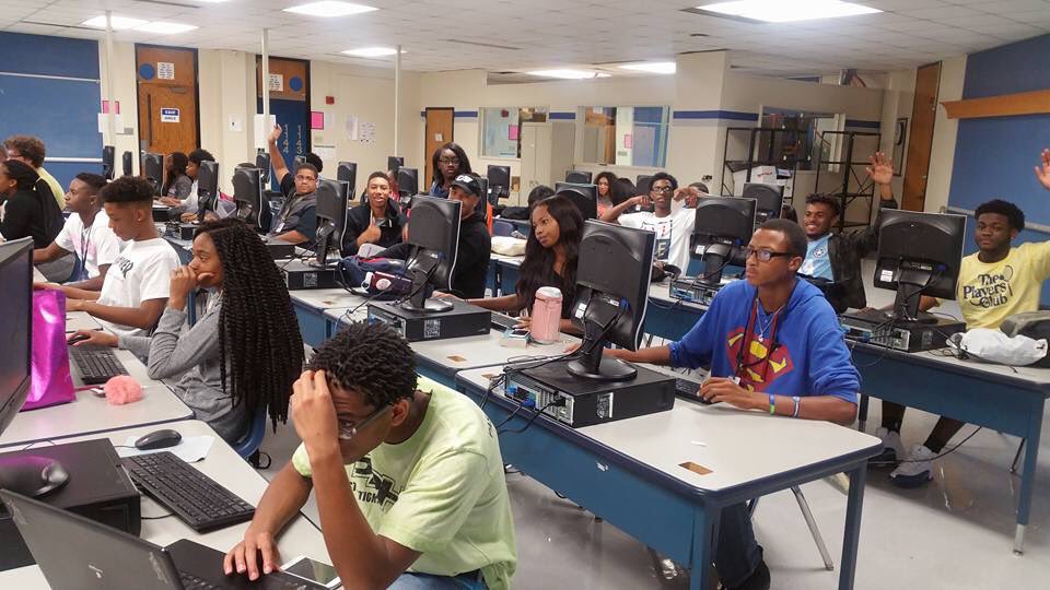 _mnstrong's tweet photo. Shoutout to @_tonioooo for idea to keep comp lab open for Srs to fill out college apps. And Ms. Pollard! #ibelieve https://t.co/dt9rWLutdQ