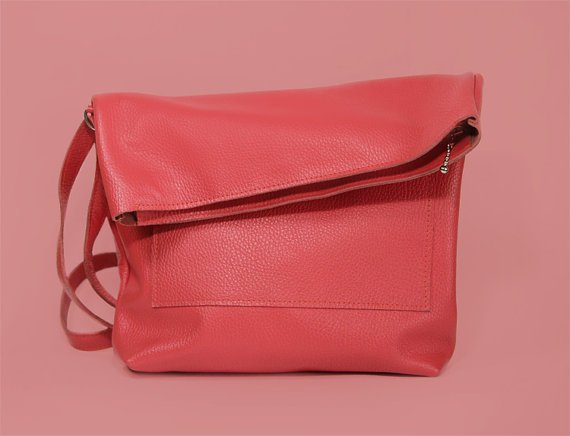 A_Rada_Bags's tweet photo. Coral Crossbody Purse "Ursula Coral", Leather Cross Body Bag.. https://t.co/U9kKeNUUCS #etsylove #bag https://t.co/LYSt684fmw