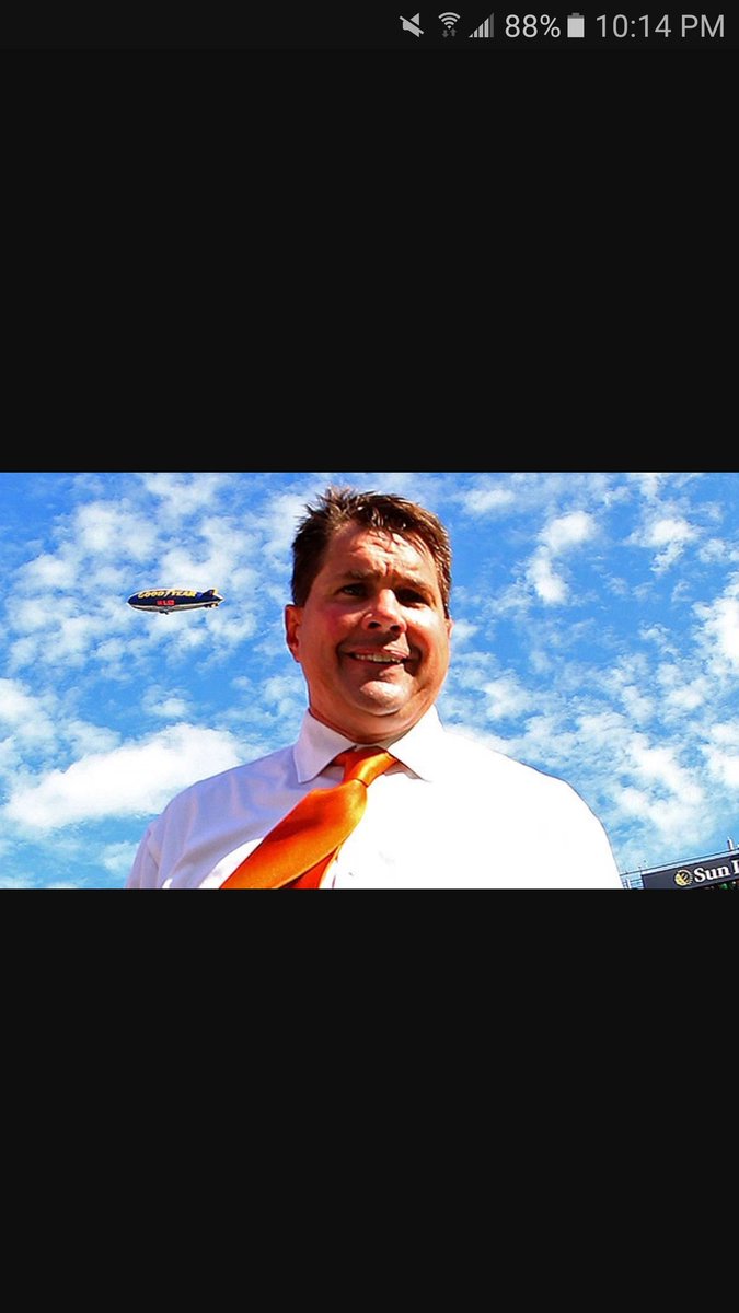 Agent_ToRo's tweet photo. Who's going to miss Al Golden? #notme #NotTheU https://t.co/QFSJr0wKaf